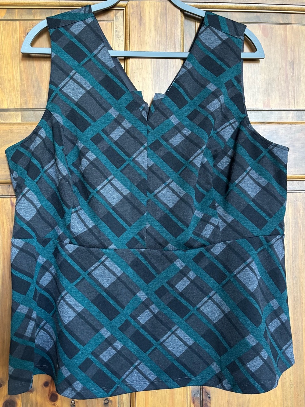 Ricki’s Sleeveless Green and Gray Plaid Women’s Top SZ XXL